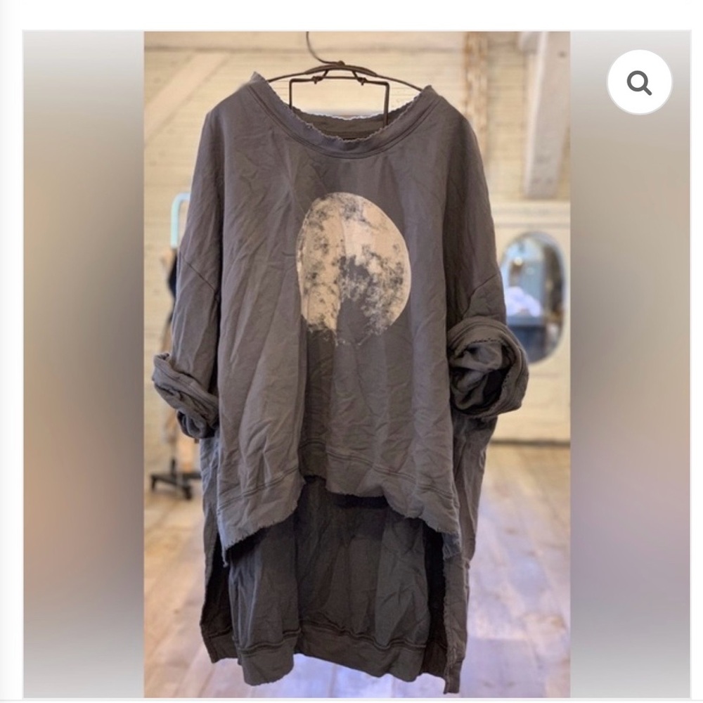 Magnolia Pearl Hi-Lo Francis Full Moon Sweatshirt